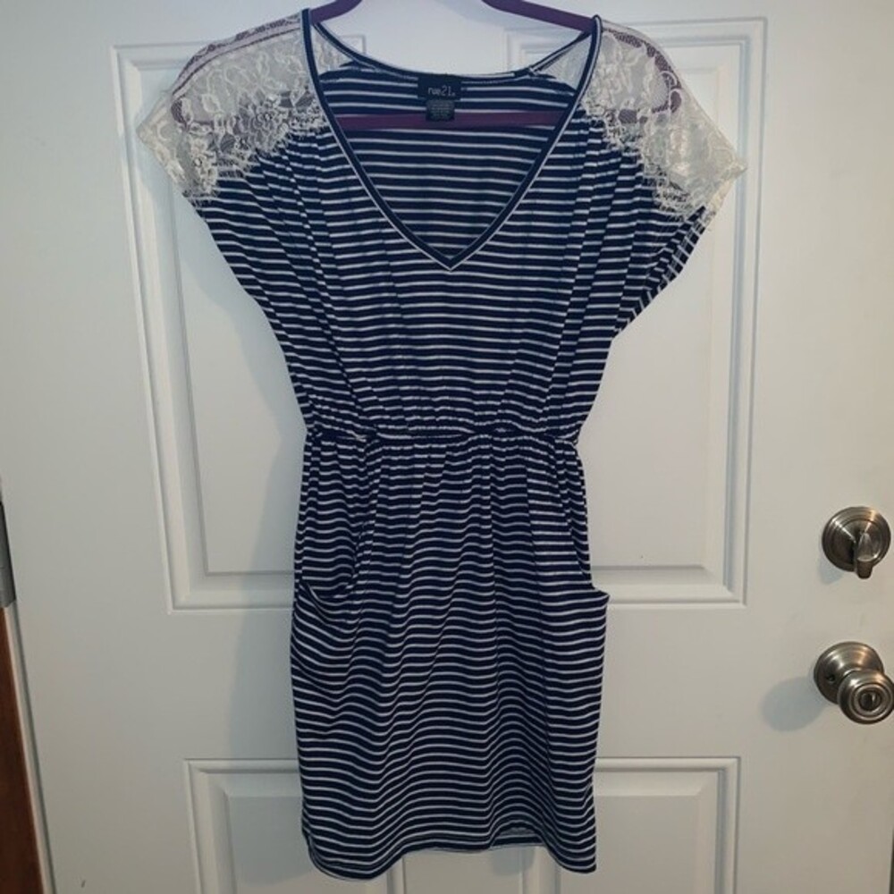 🌺 31. 💫EUC💫 Navy and White Waist-Defined V-Neck Dress